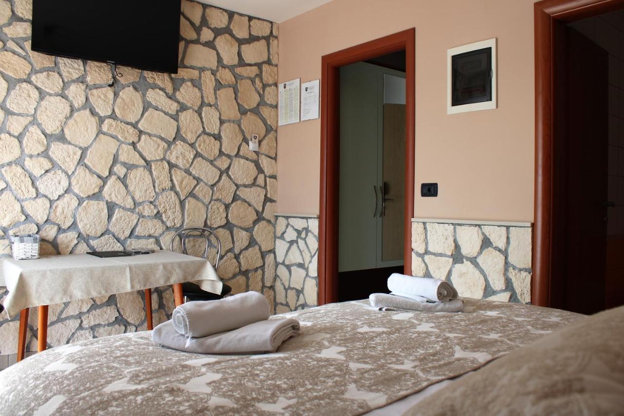 Dalmacija Bed & Breakfast Omis Exterior photo