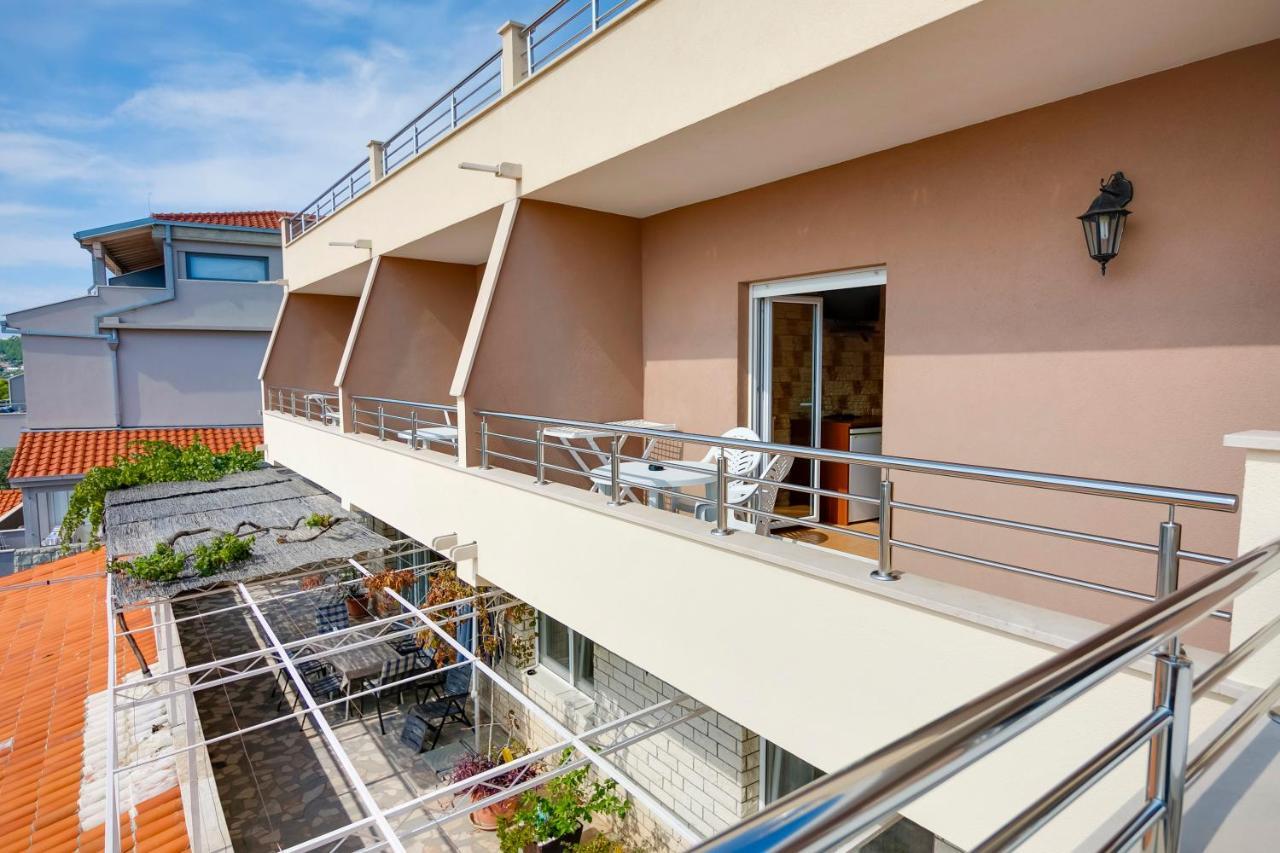 Dalmacija Bed & Breakfast Omis Exterior photo