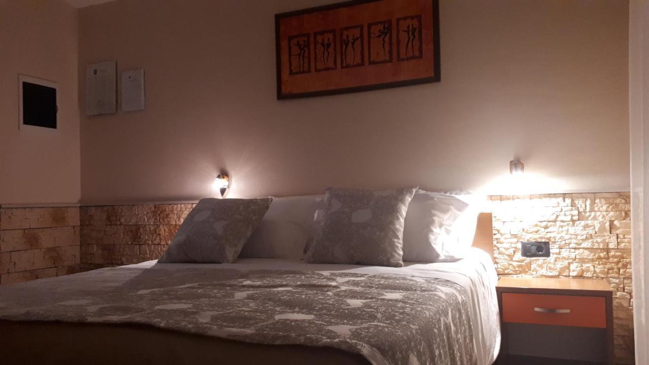 Dalmacija Bed & Breakfast Omis Exterior photo